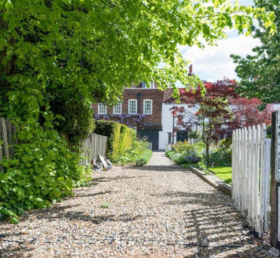 Clarendon Cottage Enfield Exterior photo